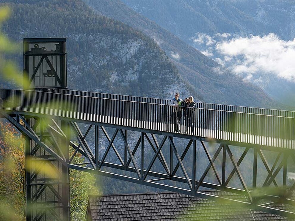 2 Personen auf der Salzbergbrücke